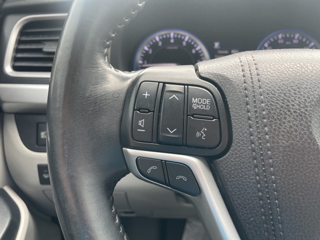 used 2017 Toyota Highlander car, priced at $25,555