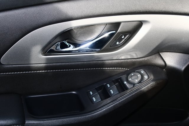 used 2022 Chevrolet Traverse car, priced at $27,106