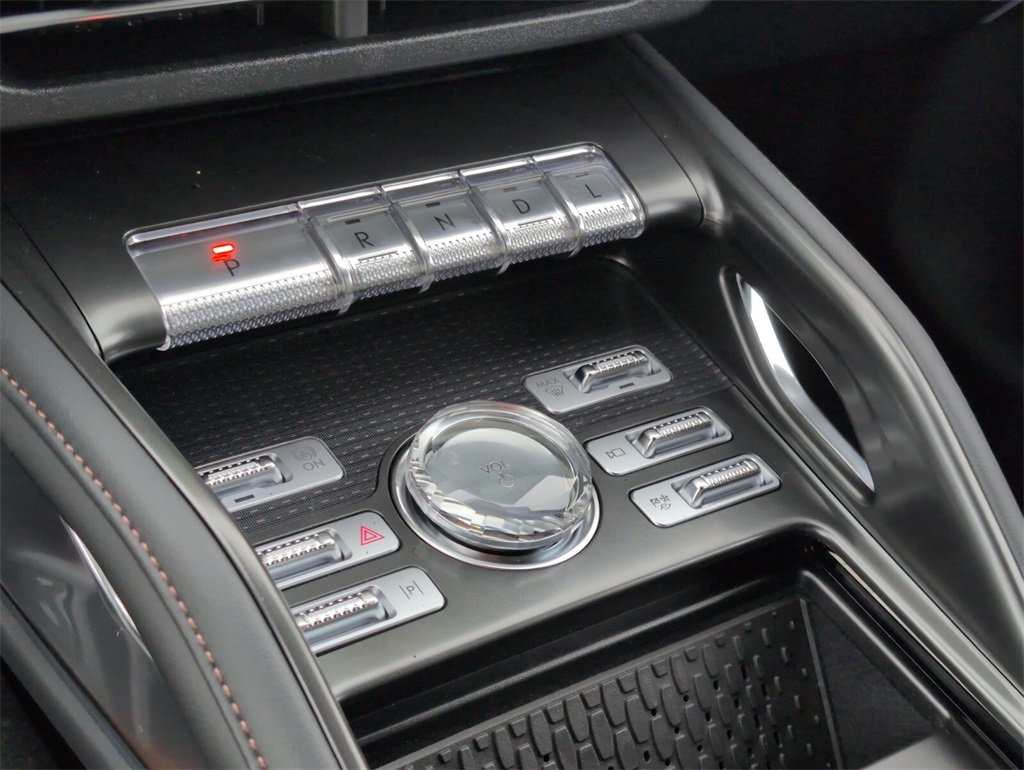 new 2025 Lincoln Nautilus car, priced at $56,914