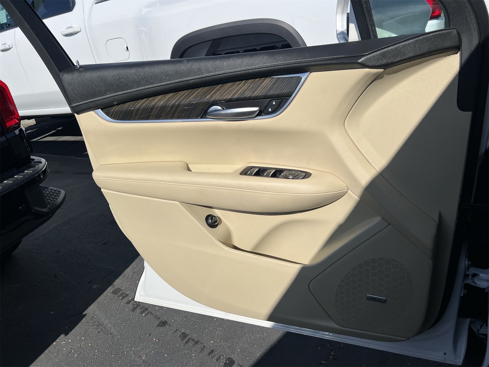 used 2019 Cadillac XT5 car, priced at $28,991