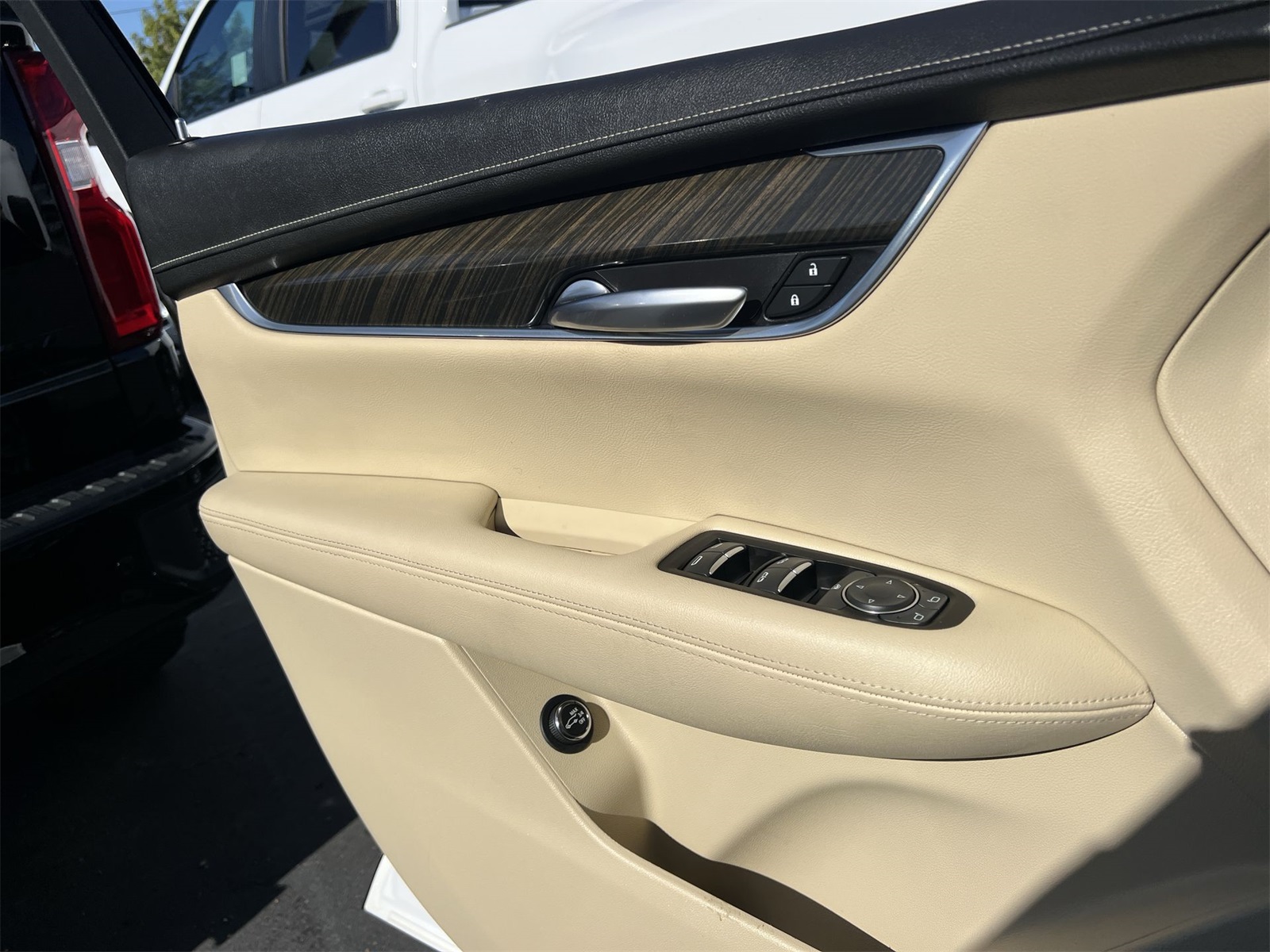 used 2019 Cadillac XT5 car, priced at $28,991