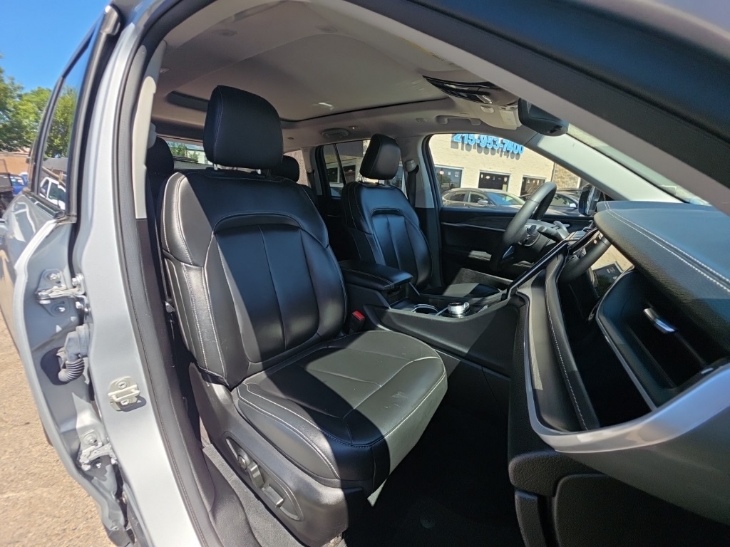 used 2023 Jeep Grand Cherokee car, priced at $24,895