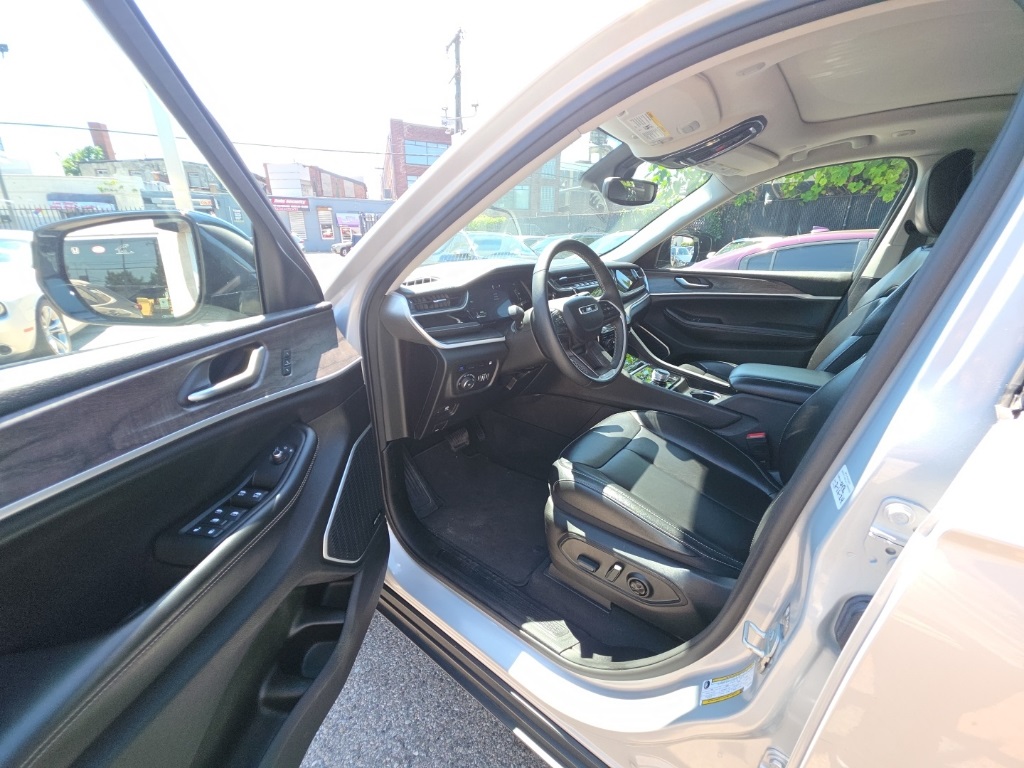 used 2023 Jeep Grand Cherokee car, priced at $24,895