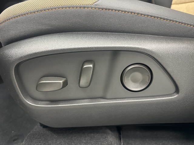 new 2025 Chevrolet Equinox car, priced at $34,000