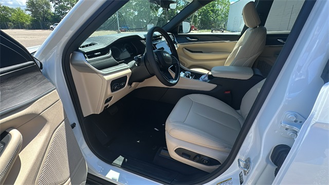 new 2025 Jeep Grand Cherokee car, priced at $44,494