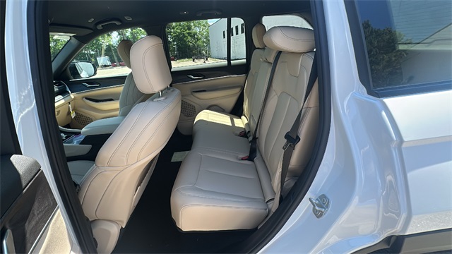 new 2025 Jeep Grand Cherokee car, priced at $44,494