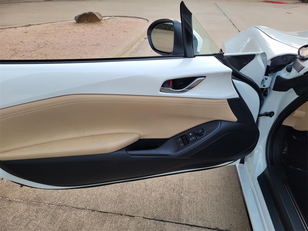 new 2025 Mazda MX-5 Miata RF car, priced at $38,776
