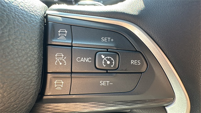 new 2025 Jeep Grand Cherokee car, priced at $42,179