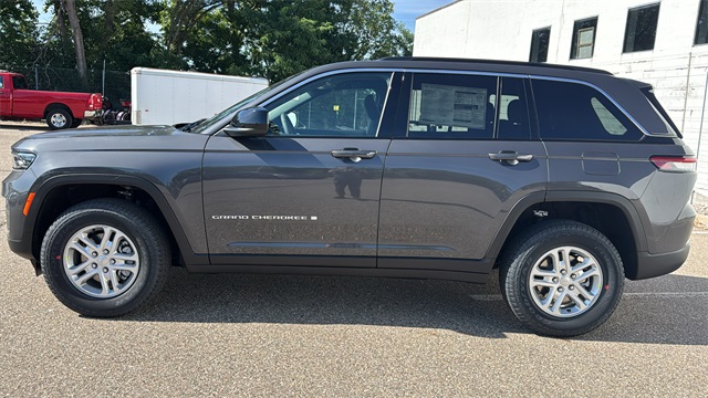 new 2025 Jeep Grand Cherokee car, priced at $42,179