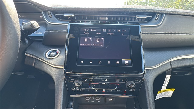 new 2025 Jeep Grand Cherokee car, priced at $42,179