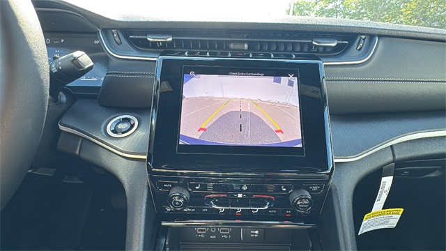 new 2025 Jeep Grand Cherokee car, priced at $42,179