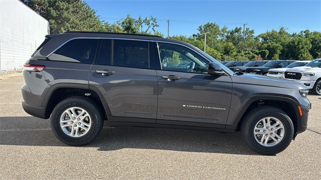 new 2025 Jeep Grand Cherokee car, priced at $42,179