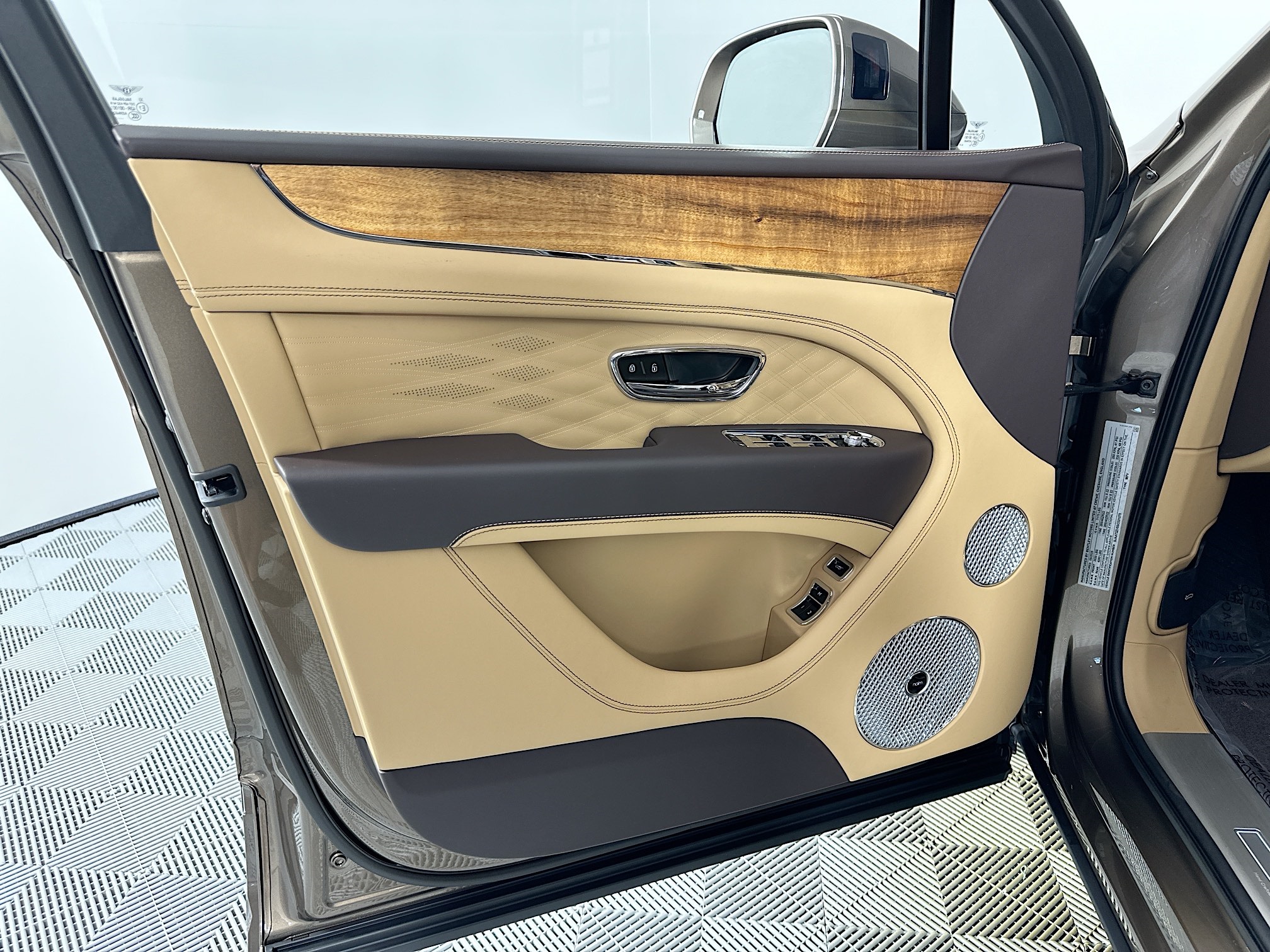 new 2025 Bentley Bentayga car