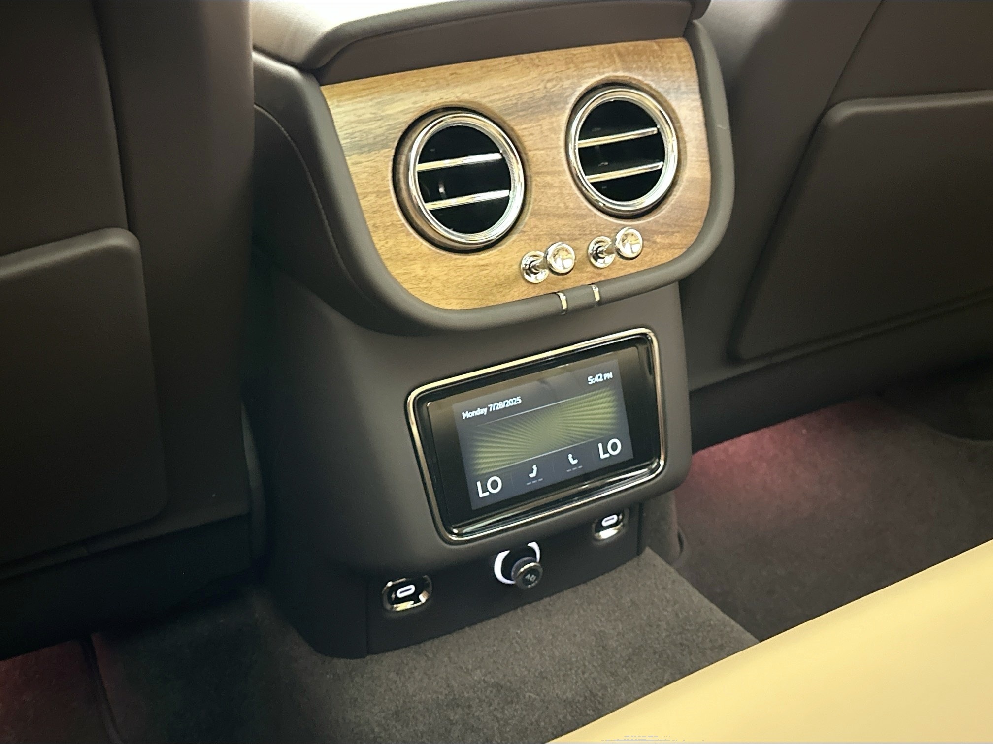 new 2025 Bentley Bentayga car