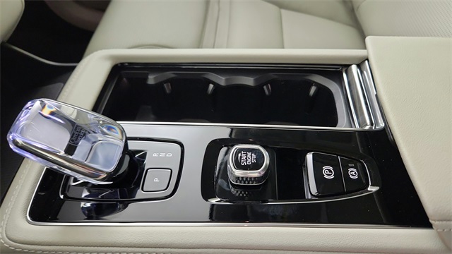 new 2026 Volvo XC90 Plug-In Hybrid car, priced at $85,625