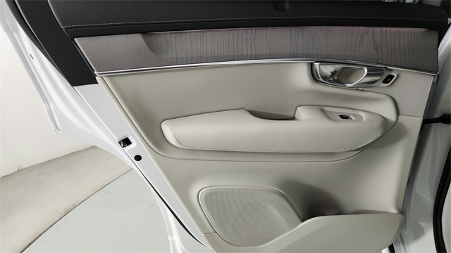 new 2026 Volvo XC90 Plug-In Hybrid car, priced at $85,625