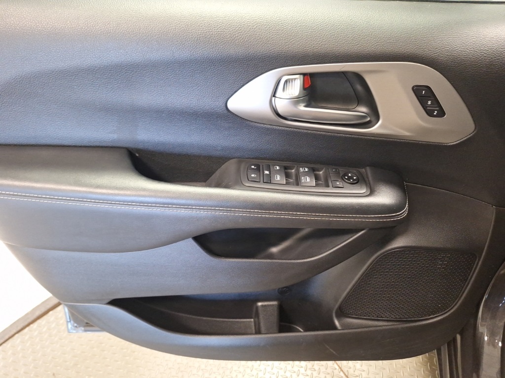 used 2020 Chrysler Pacifica car, priced at $25,886