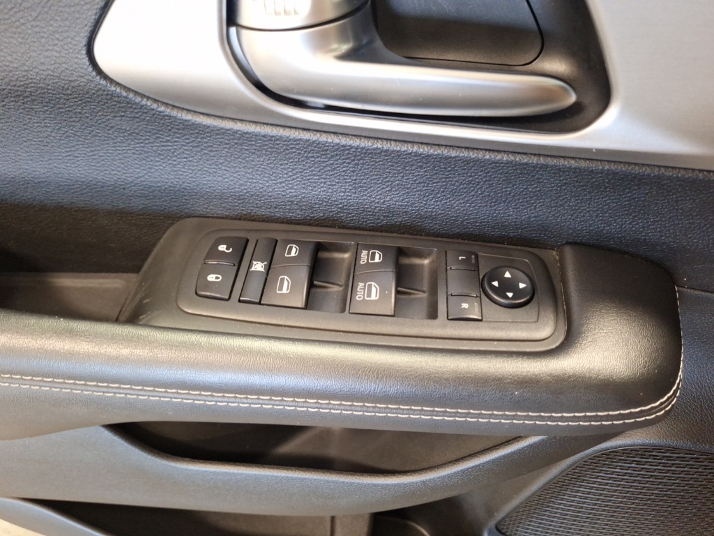 used 2020 Chrysler Pacifica car, priced at $25,886