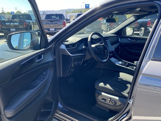 new 2025 Jeep Grand Cherokee L car, priced at $39,718