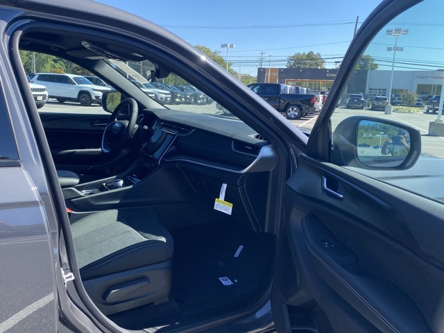 new 2025 Jeep Grand Cherokee L car, priced at $39,718