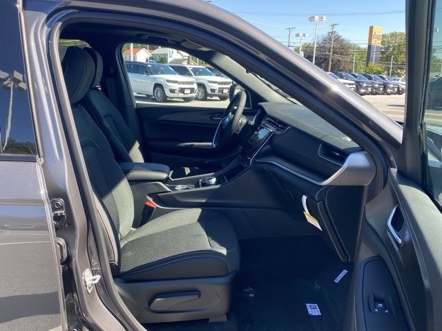 new 2025 Jeep Grand Cherokee L car, priced at $39,718
