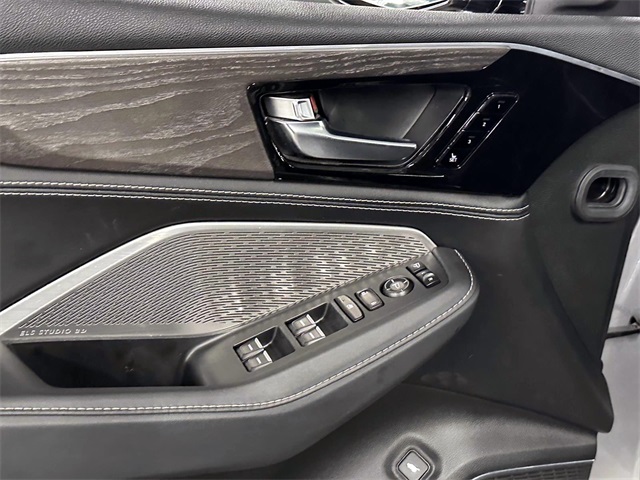 used 2023 Acura MDX car, priced at $45,119