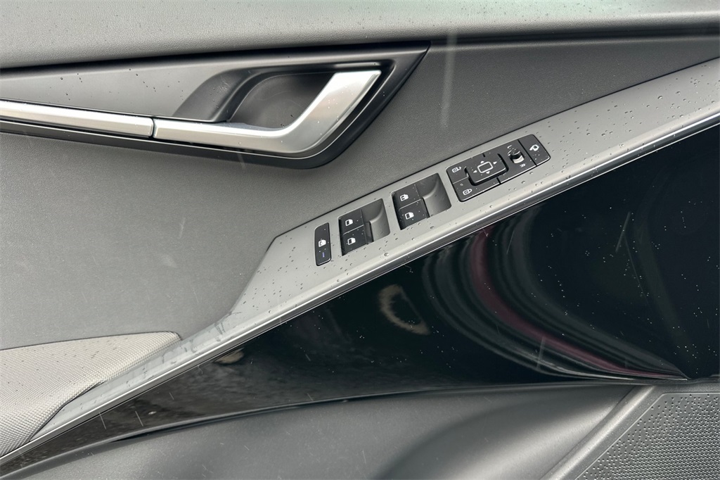 new 2025 Kia Niro car, priced at $30,660