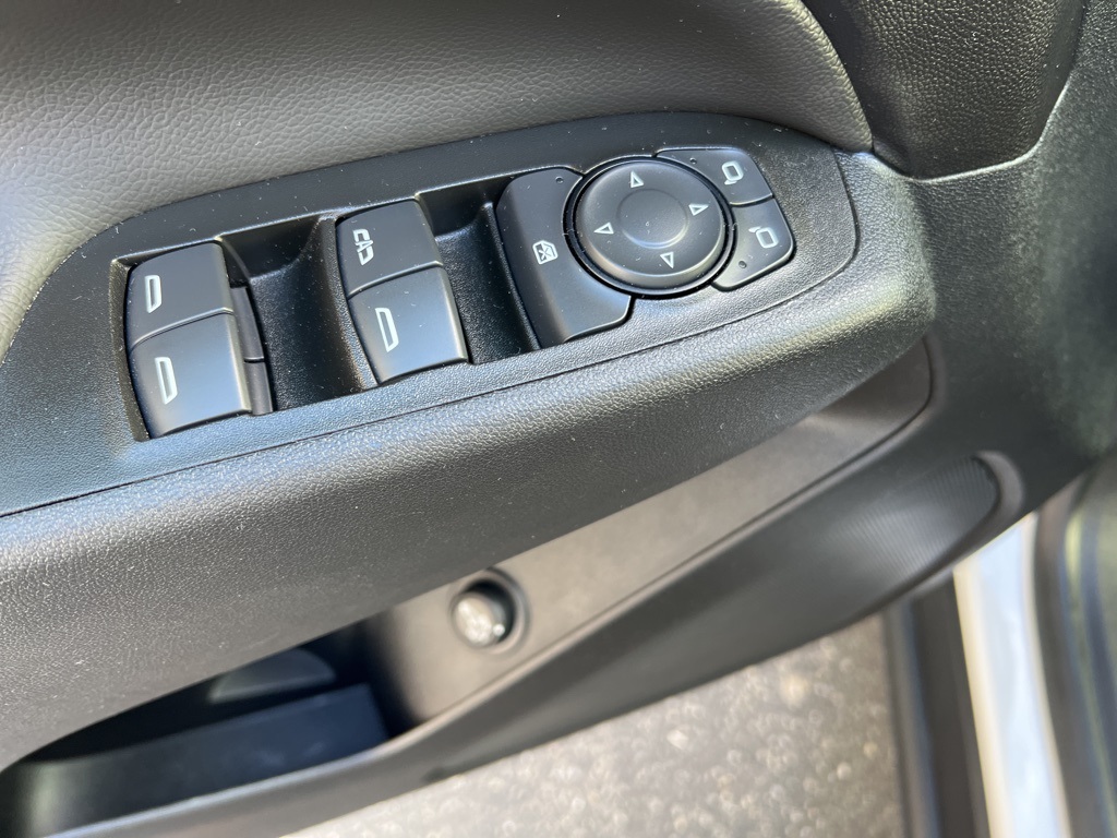used 2022 Chevrolet Equinox car, priced at $23,400