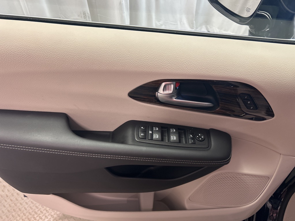 used 2024 Chrysler Pacifica car, priced at $38,595