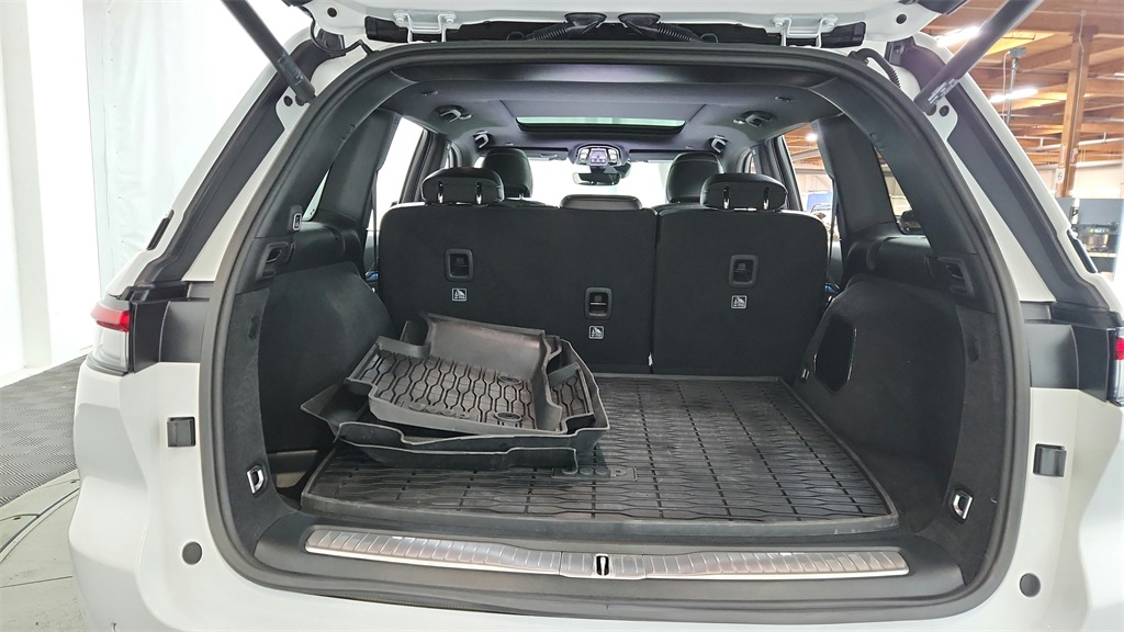 used 2023 Jeep Grand Cherokee car, priced at $38,975