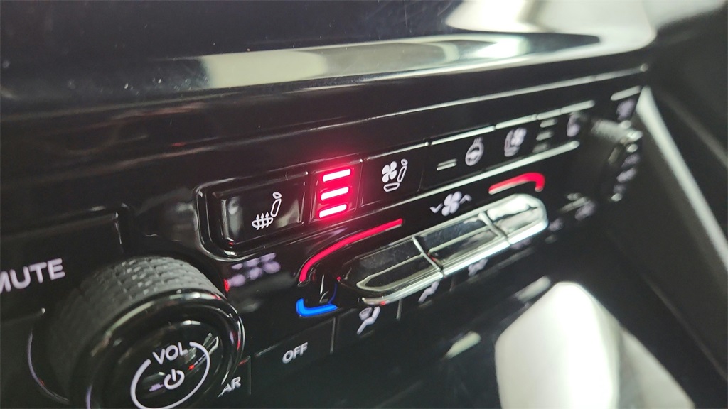 used 2023 Jeep Grand Cherokee car, priced at $38,975