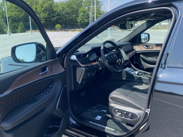 new 2025 Jeep Grand Cherokee car, priced at $54,358