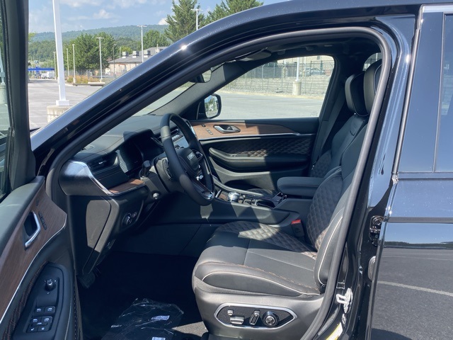 new 2025 Jeep Grand Cherokee car, priced at $54,358
