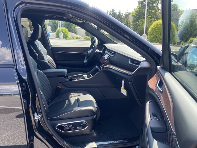 new 2025 Jeep Grand Cherokee car, priced at $54,358