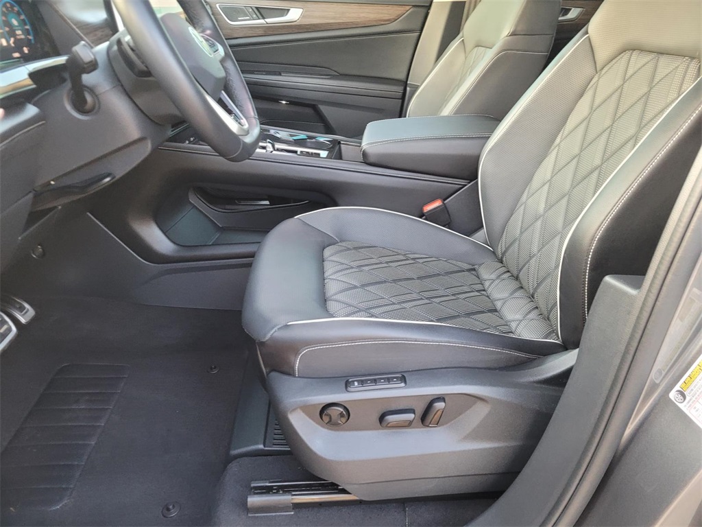 used 2024 Volkswagen Atlas car, priced at $40,080