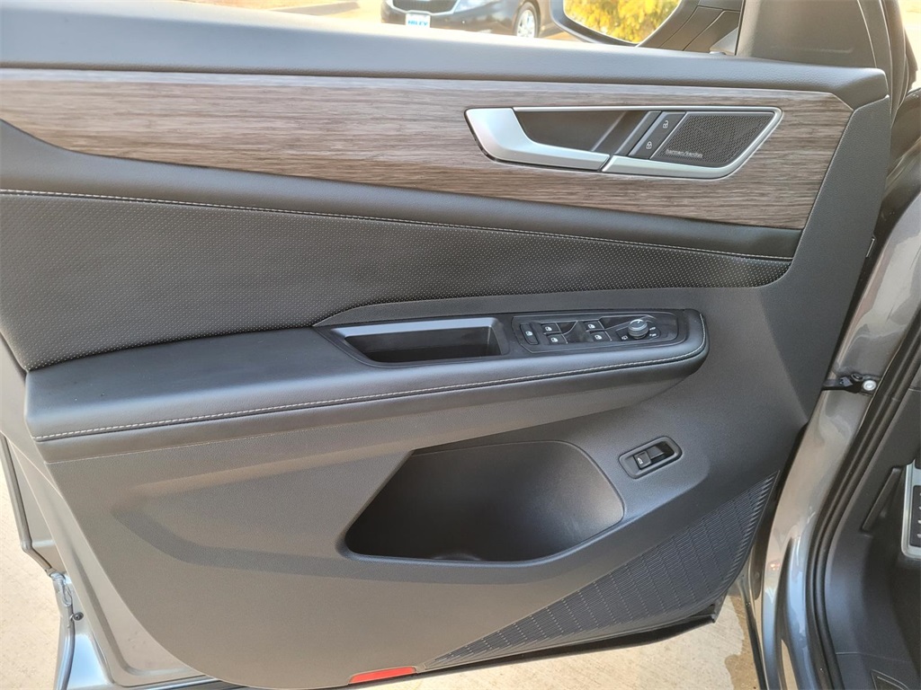 used 2024 Volkswagen Atlas car, priced at $40,080