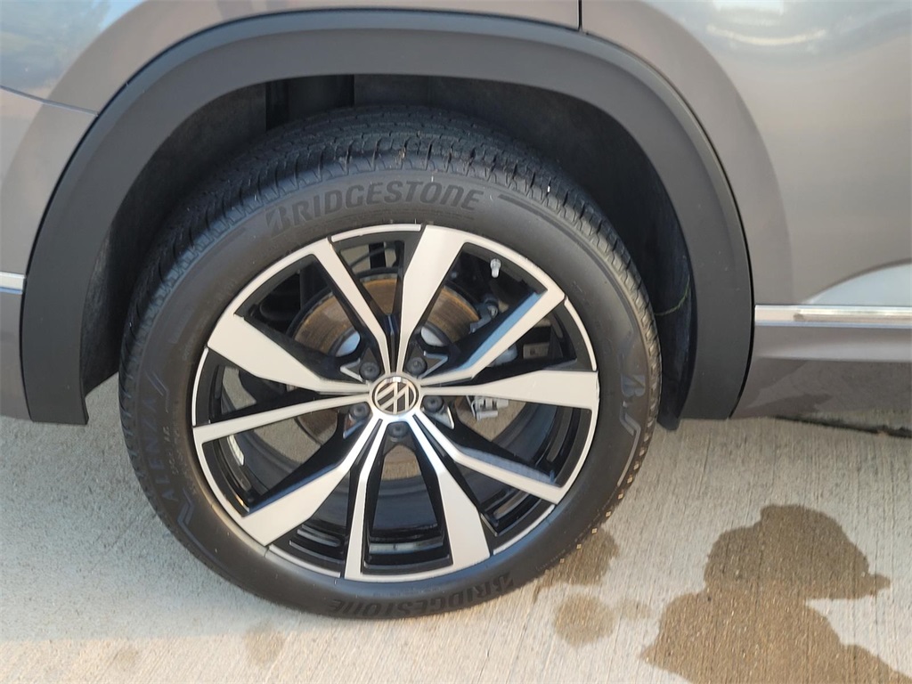used 2024 Volkswagen Atlas car, priced at $40,080