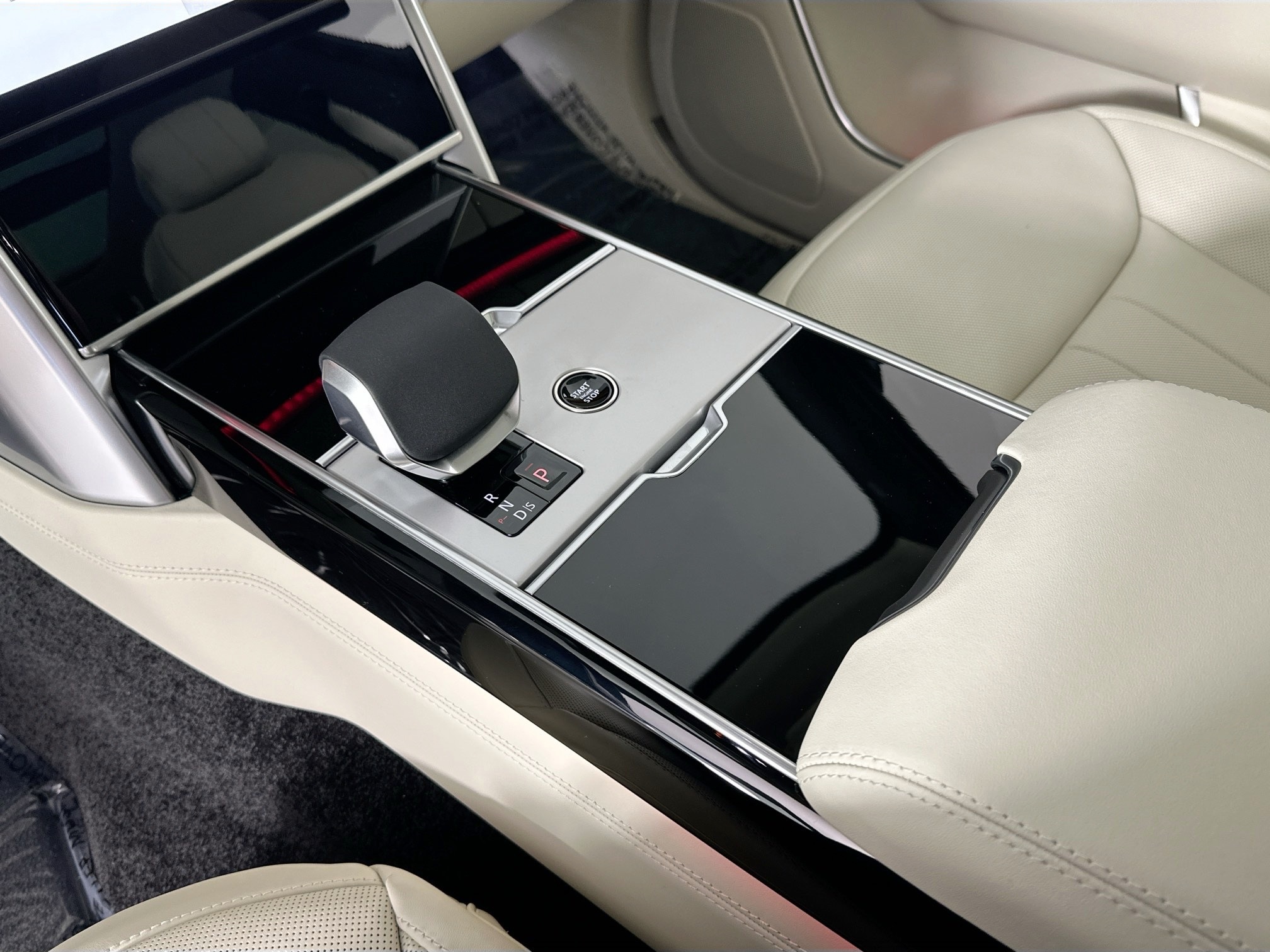 new 2025 Land Rover Range Rover car, priced at $164,975