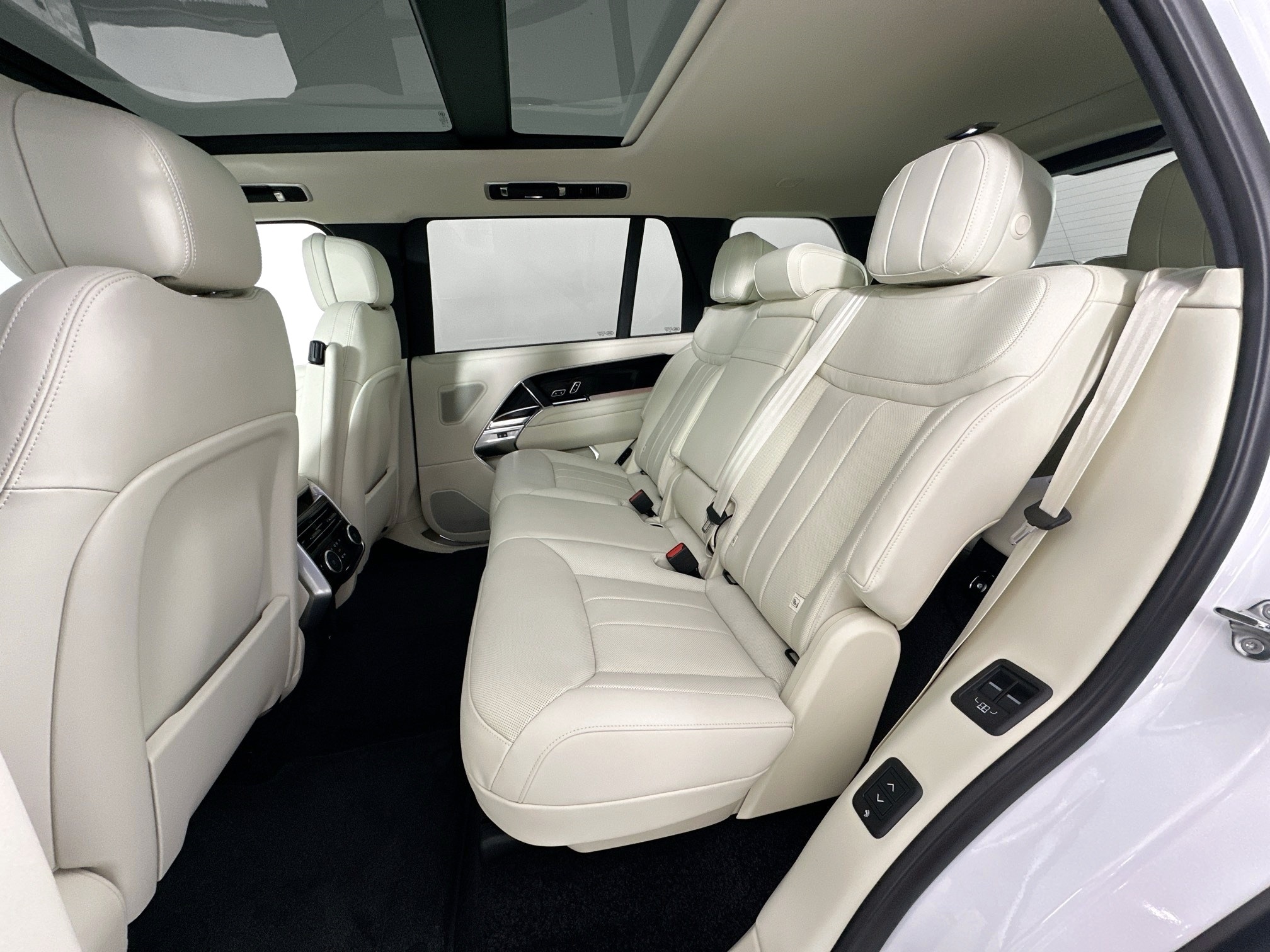 new 2025 Land Rover Range Rover car, priced at $164,975