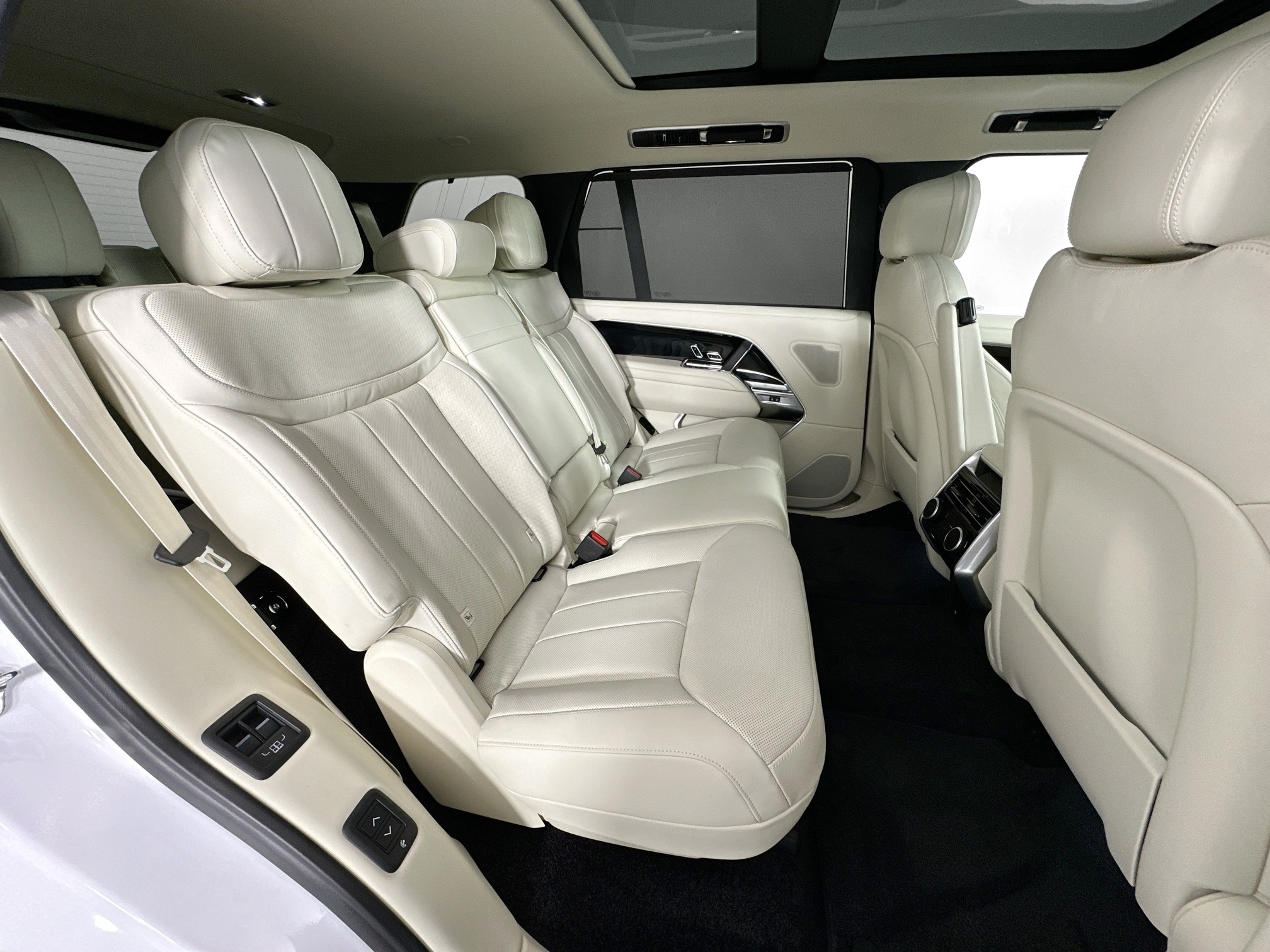 new 2025 Land Rover Range Rover car, priced at $164,975