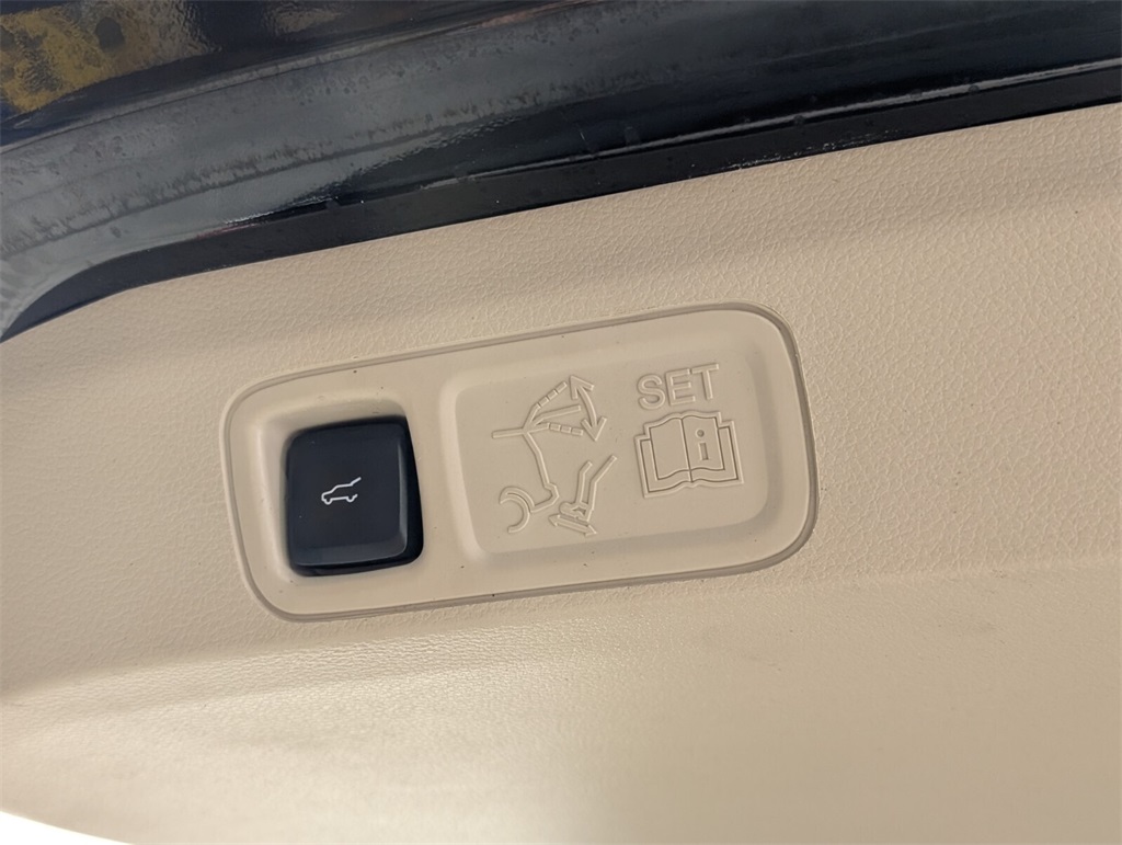 used 2020 Lincoln Navigator car, priced at $38,900