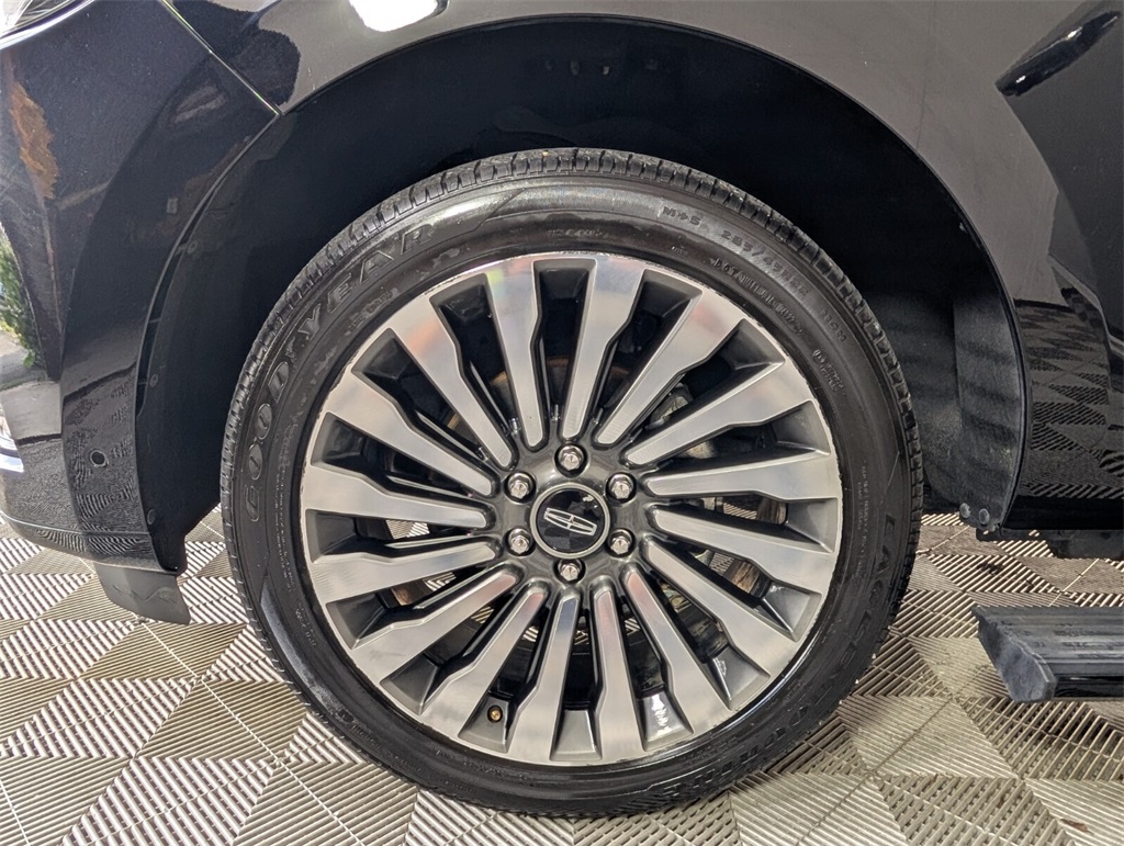 used 2020 Lincoln Navigator car, priced at $38,900