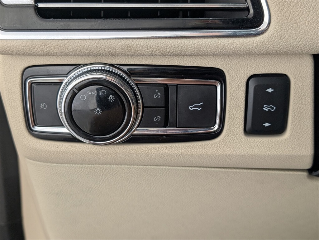 used 2020 Lincoln Navigator car, priced at $38,900