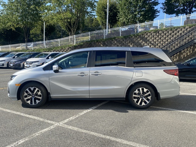 new 2026 Honda Odyssey car, priced at $42,076