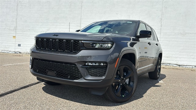 new 2025 Jeep Grand Cherokee car, priced at $52,300