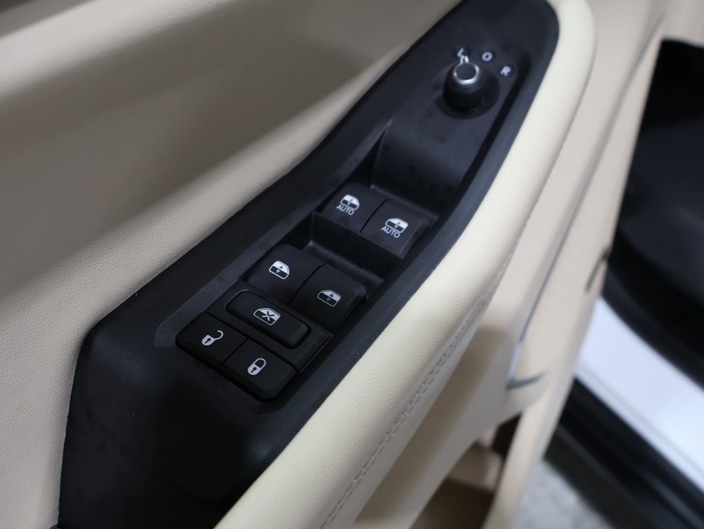 used 2022 Jeep Grand Cherokee car, priced at $27,751