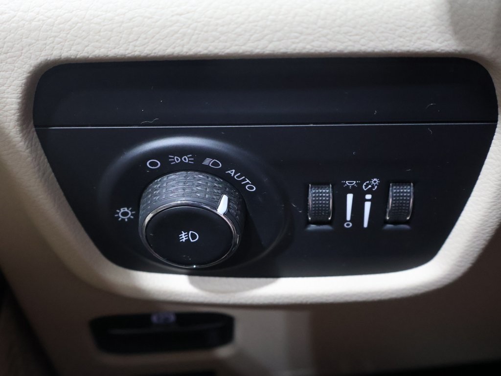 used 2022 Jeep Grand Cherokee car, priced at $27,751
