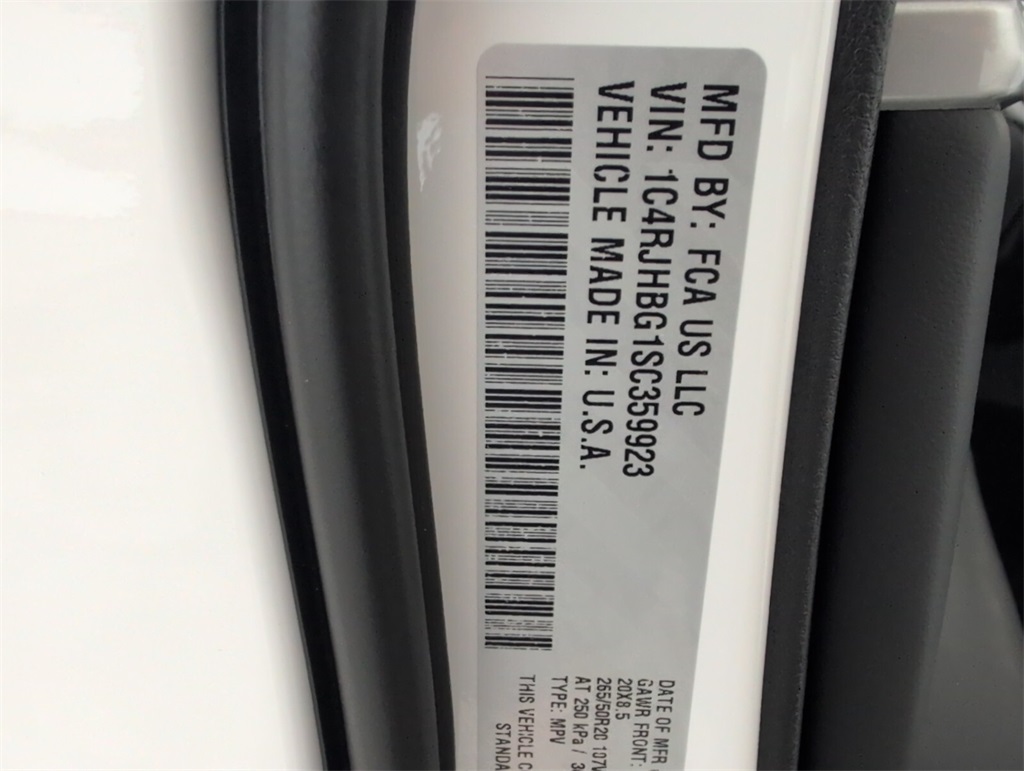 new 2025 Jeep Grand Cherokee car, priced at $46,085