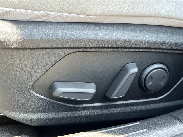 new 2025 Hyundai Elantra Hybrid car, priced at $30,830