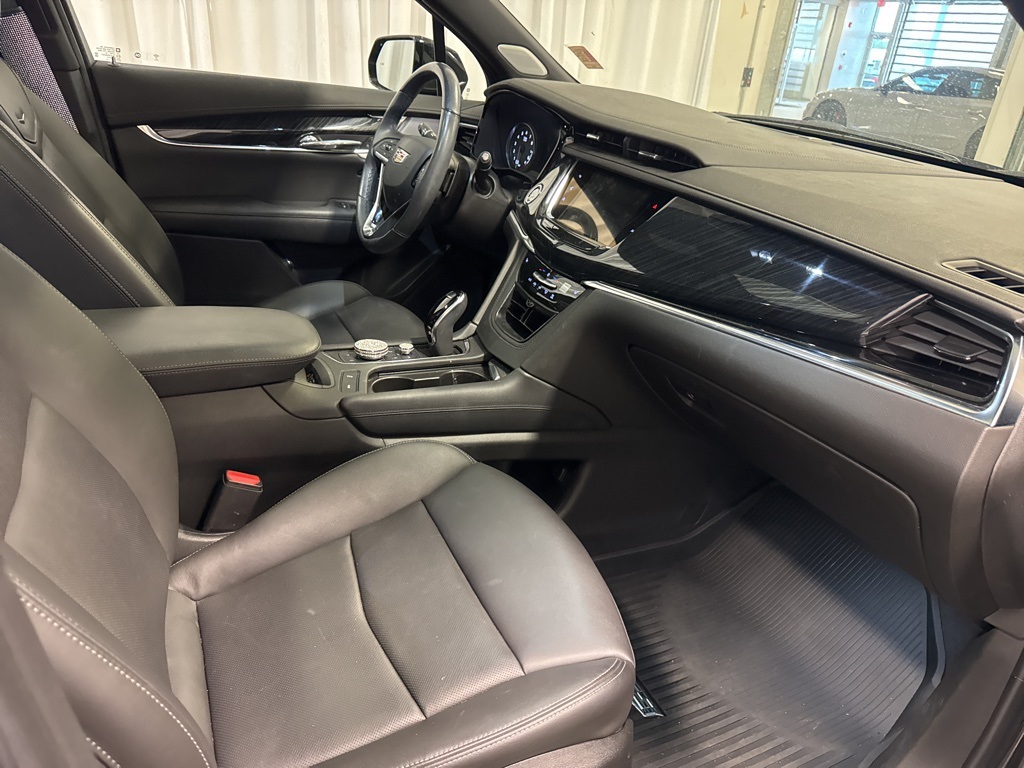 used 2022 Cadillac XT6 car